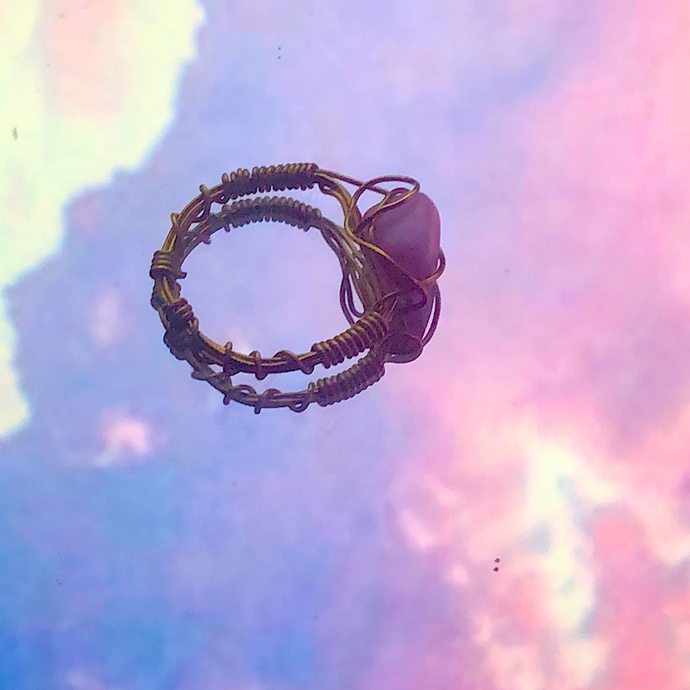 Glass stone wire ring